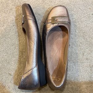 Clarks Women's Shimmering Bronze Loafers-Size 11M